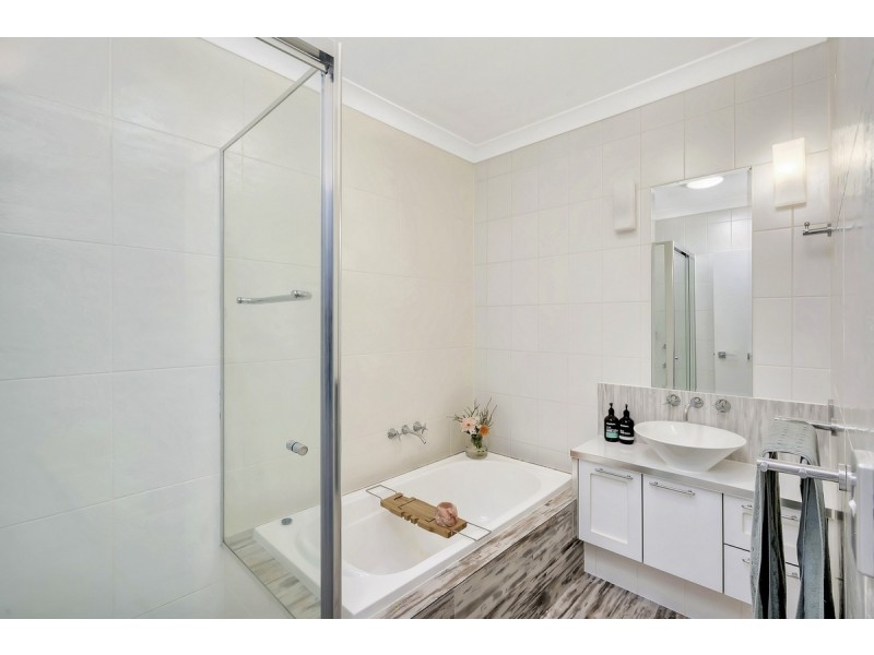 3304 Central Place, Carrara QLD 4211