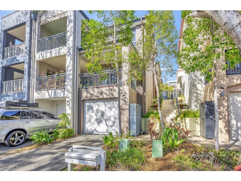 3304 Central Place, Carrara QLD 4211