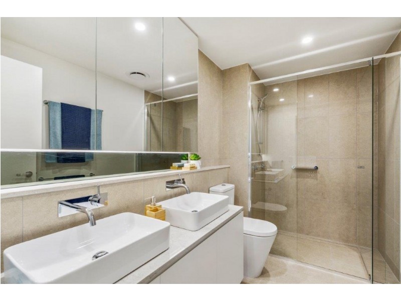 704/110 Frank Street, Labrador QLD 4215