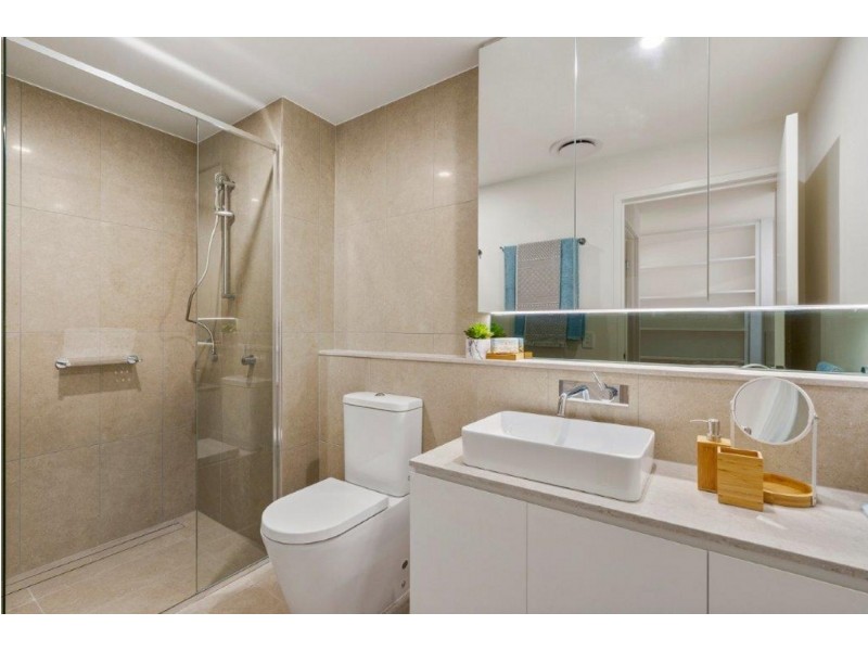 704/110 Frank Street, Labrador QLD 4215