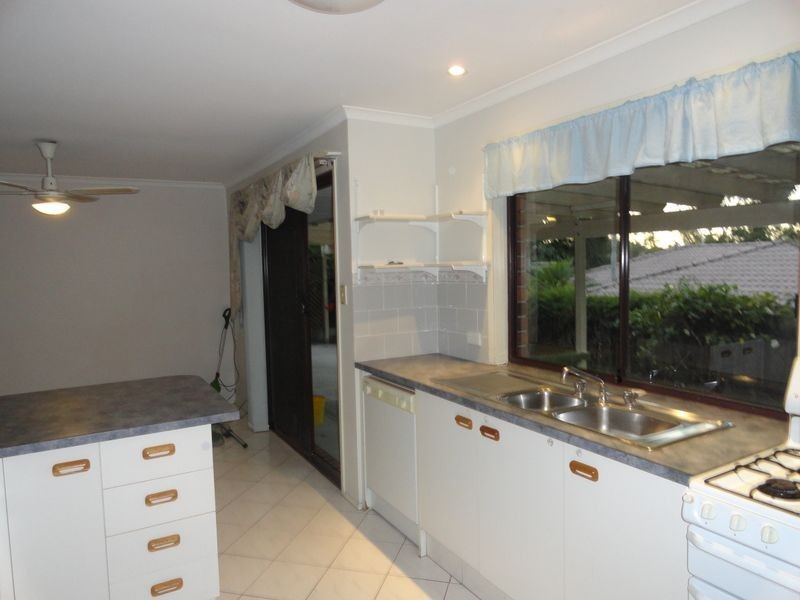 2 Issell Place, Highland Park QLD 4211