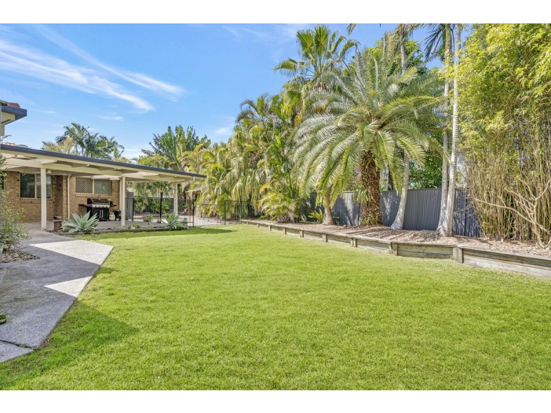 16 Greaves Court, Carrara QLD 4211