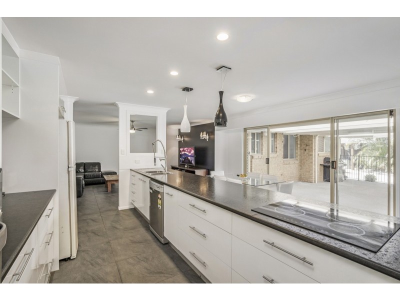 16 Greaves Court, Carrara QLD 4211