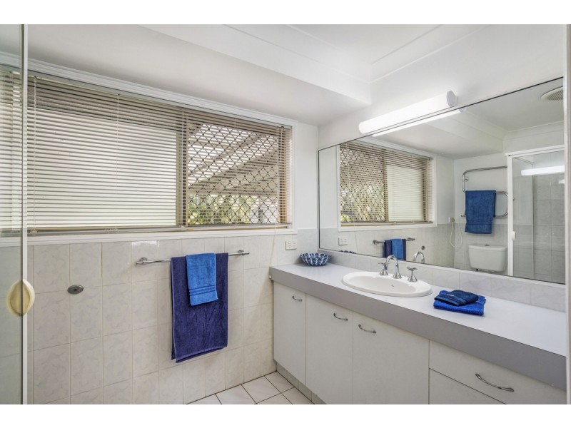16 Greaves Court, Carrara QLD 4211
