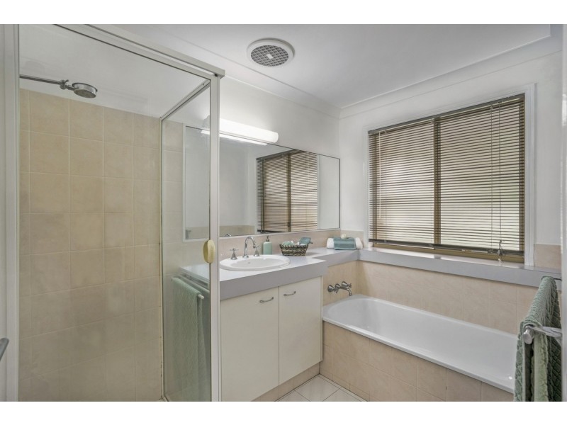 16 Greaves Court, Carrara QLD 4211