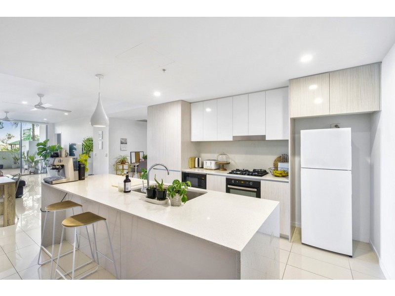 104/388 Marine Parade, Labrador QLD 4215