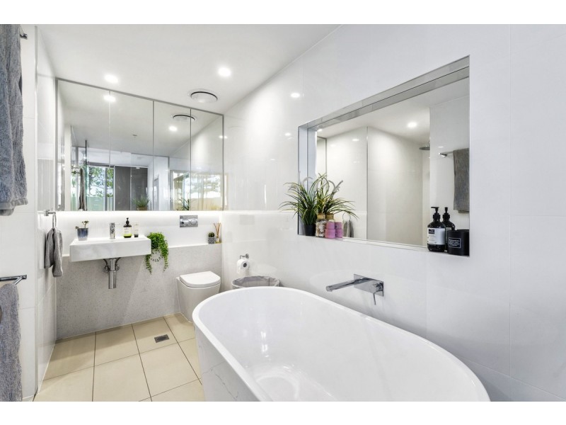 104/388 Marine Parade, Labrador QLD 4215