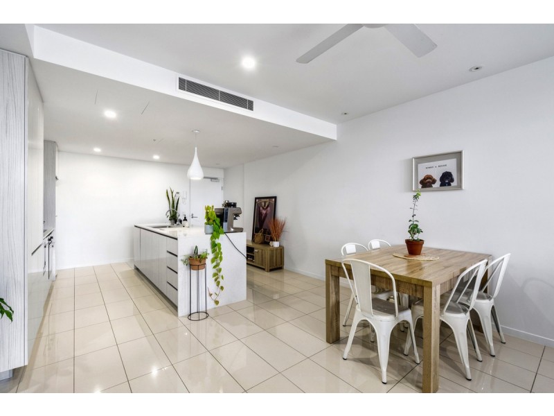 104/388 Marine Parade, Labrador QLD 4215