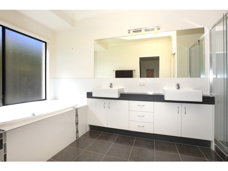 17 Pasture Place, Mount Nathan QLD 4211