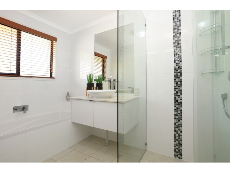 1 Venn Court, Mount Nathan QLD 4211