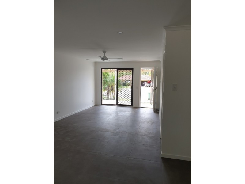 1/5 Gumbeel Court, Highland Park QLD 4211