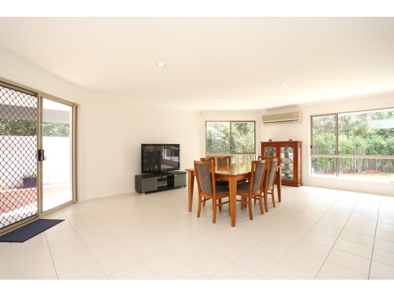 73 Riverwood Drive, Ashmore QLD 4214
