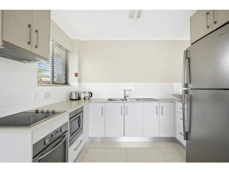 3/35 Armrick Avenue, Broadbeach QLD 4218