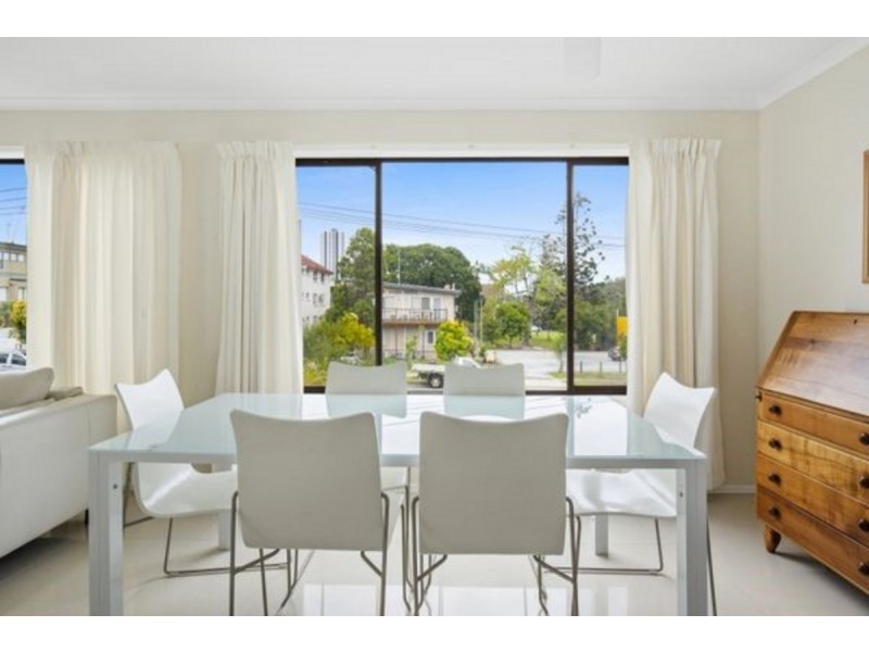 3/35 Armrick Avenue, Broadbeach QLD 4218