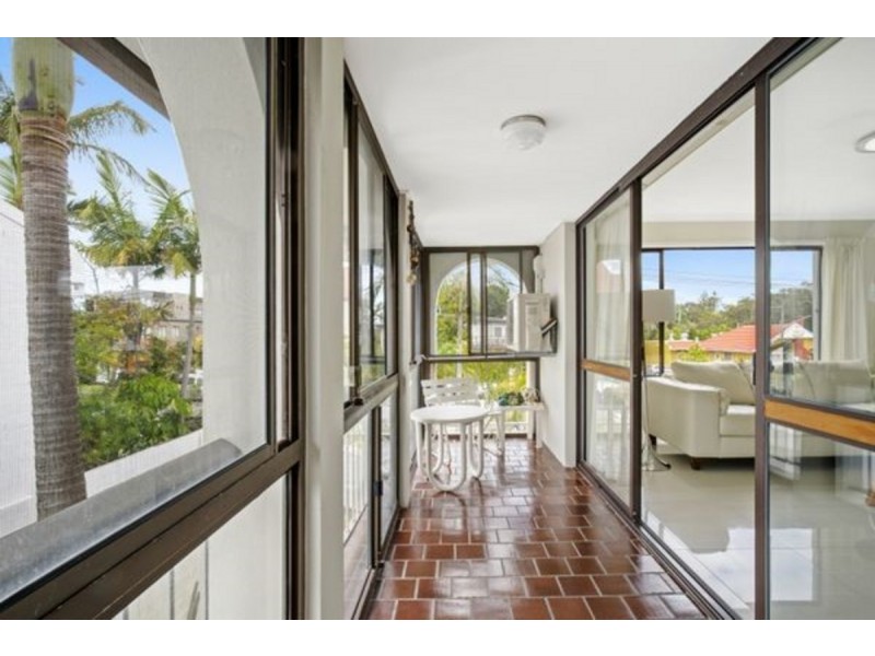 3/35 Armrick Avenue, Broadbeach QLD 4218
