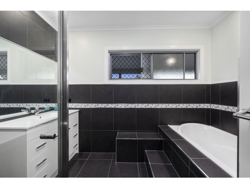 33 Jackaroo Crescent, Gilston QLD 4211