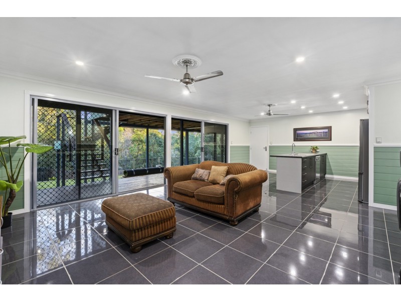 33 Jackaroo Crescent, Gilston QLD 4211