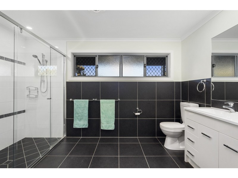 33 Jackaroo Crescent, Gilston QLD 4211