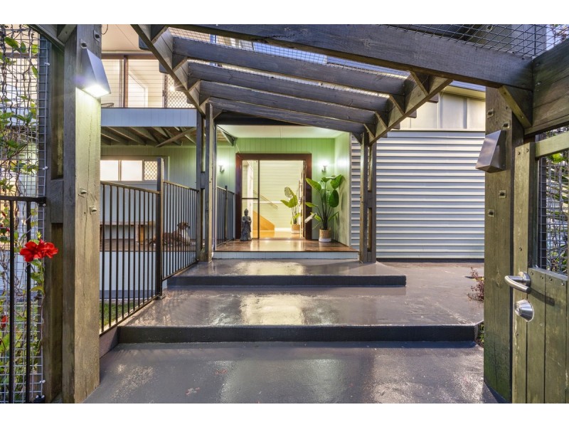 33 Jackaroo Crescent, Gilston QLD 4211