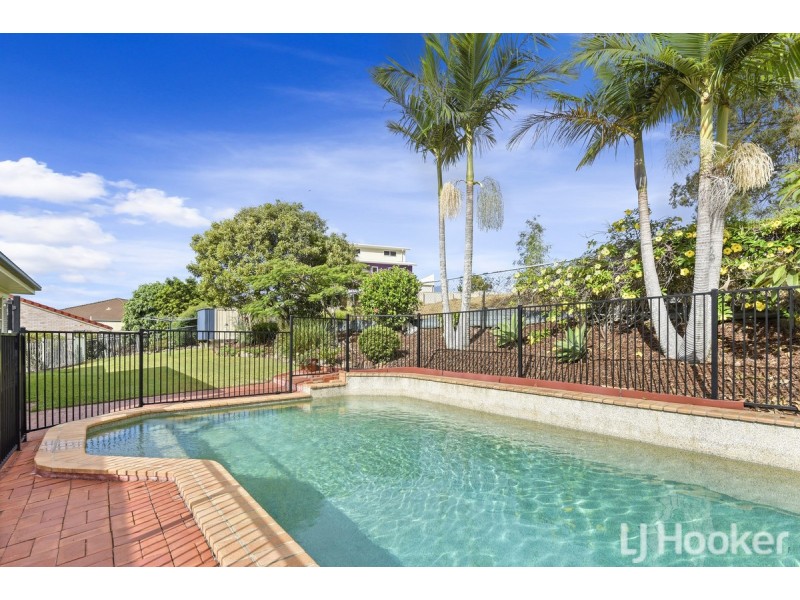 4 Paddington Drive, Carrara QLD 4211