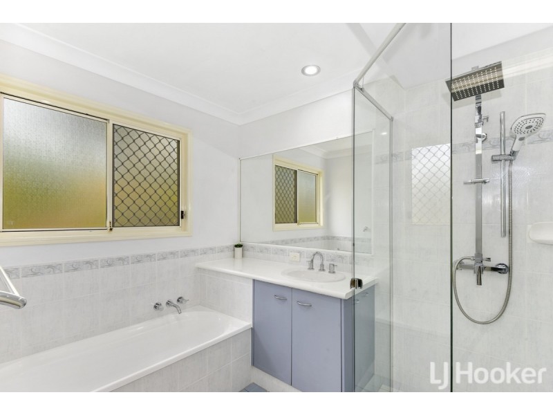 4 Paddington Drive, Carrara QLD 4211