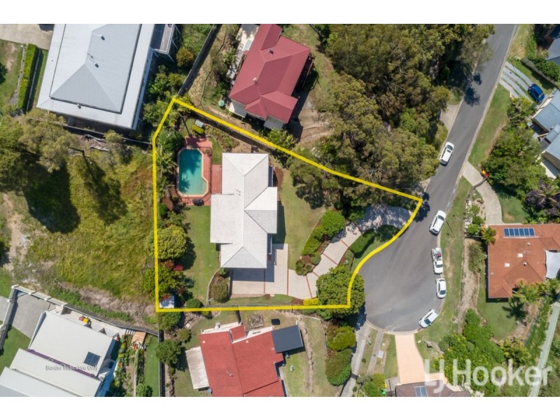 4 Paddington Drive, Carrara QLD 4211