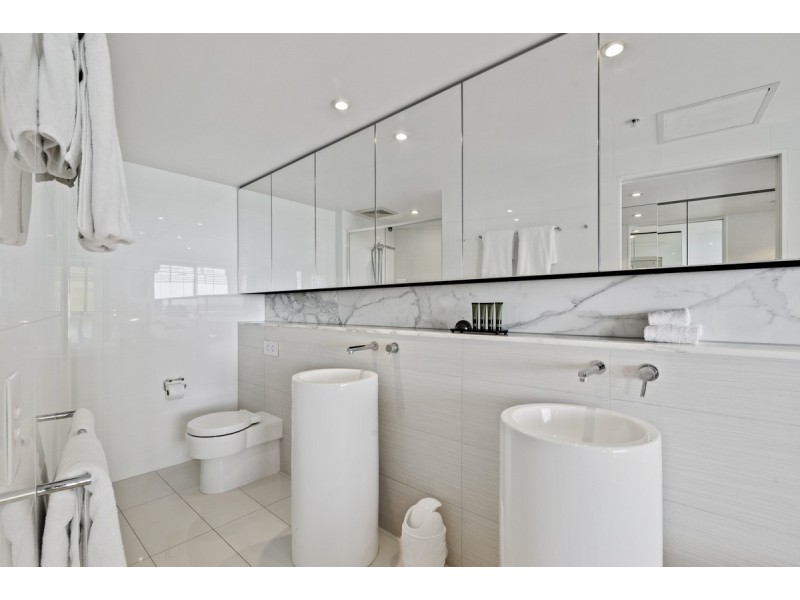 1103/1 Oracle Boulevard, Broadbeach QLD 4218