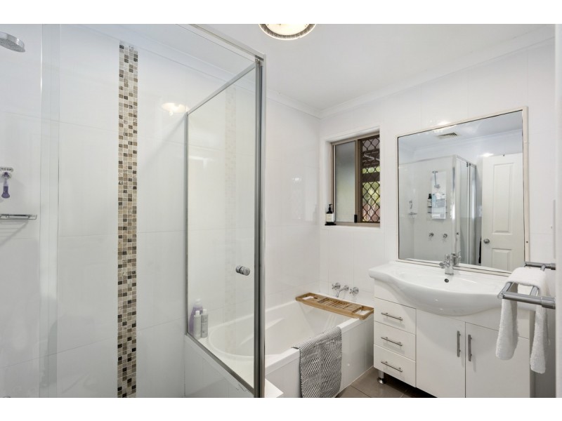 244 Mildura Drive, Helensvale QLD 4212