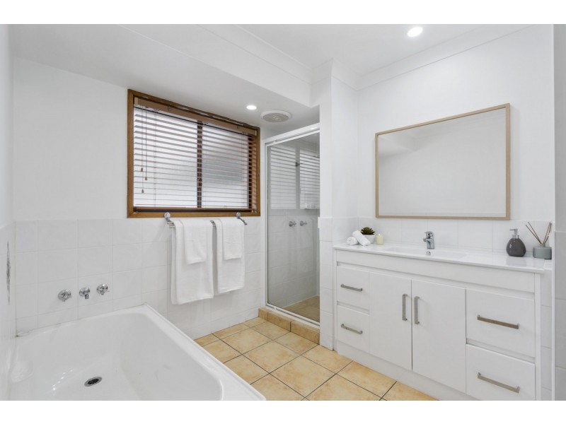 30 Balfour Crescent, Highland Park QLD 4211