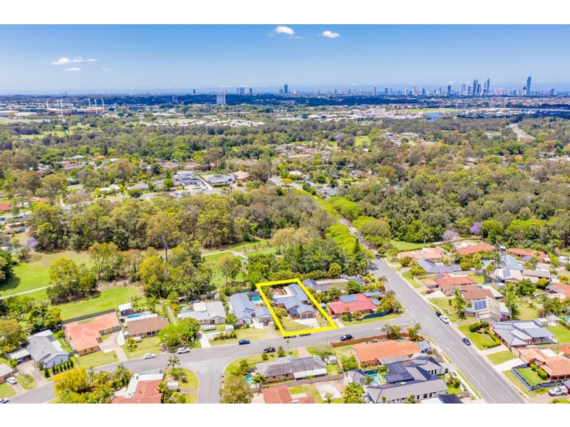 3 Dunsby Drive, Carrara QLD 4211