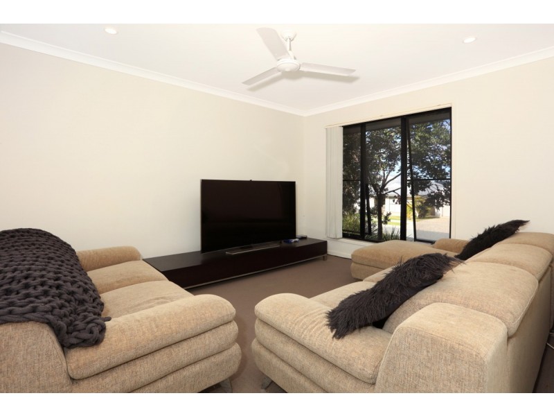 3 Hillstone Crescent, Maudsland QLD 4210