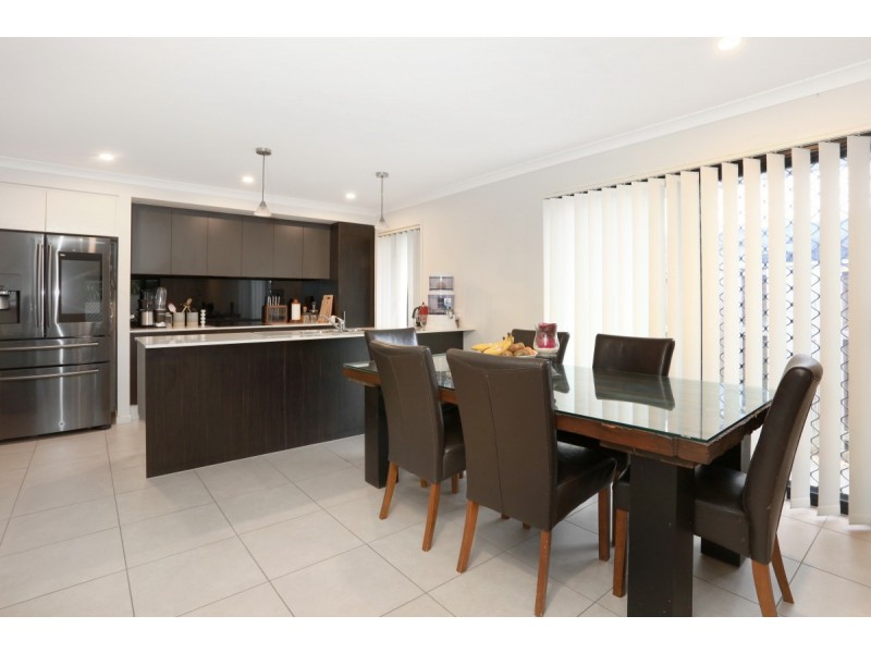 3 Hillstone Crescent, Maudsland QLD 4210