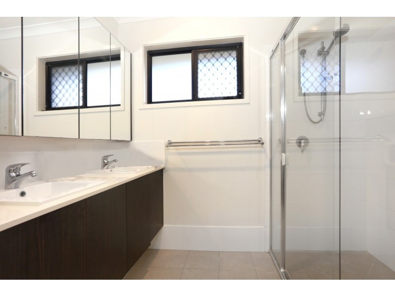 3 Hillstone Crescent, Maudsland QLD 4210