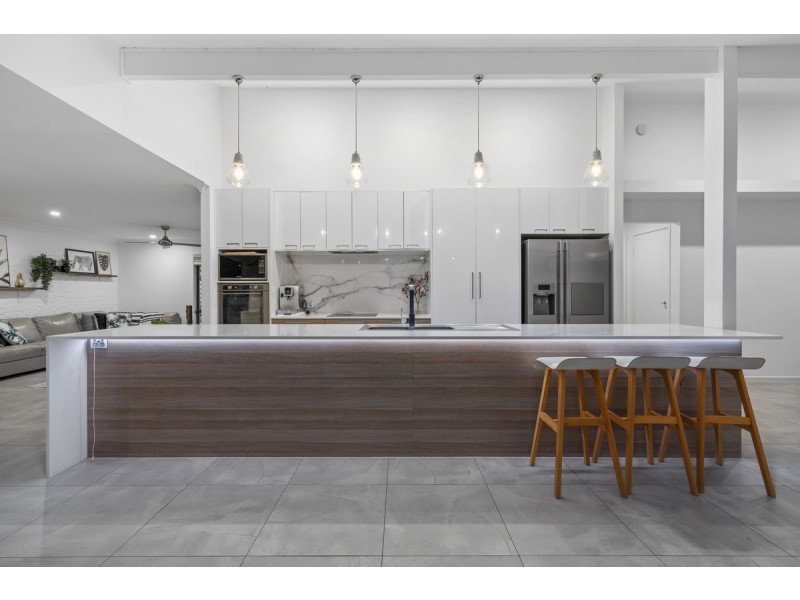 22 Whitian Drive, Carrara QLD 4211