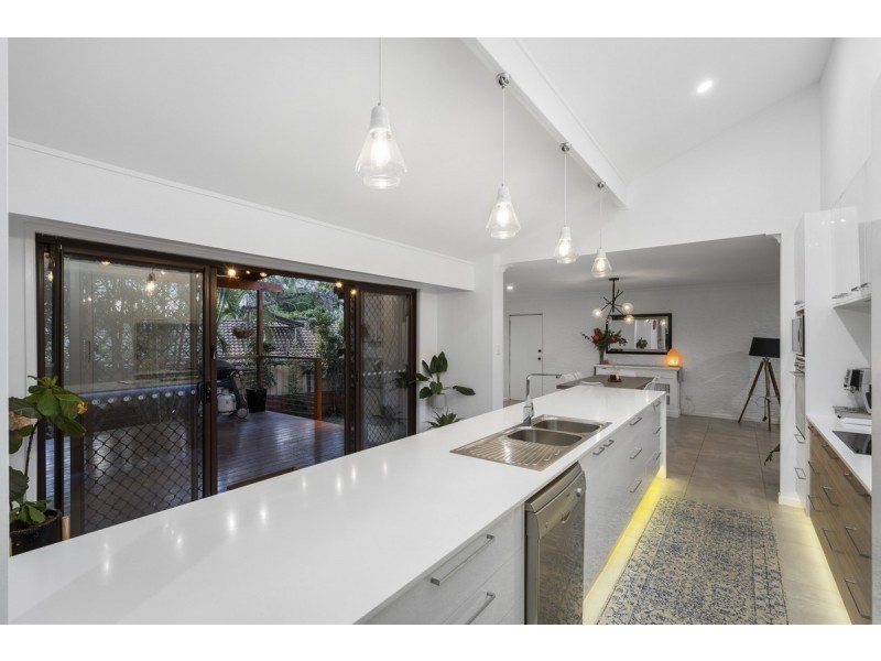 22 Whitian Drive, Carrara QLD 4211