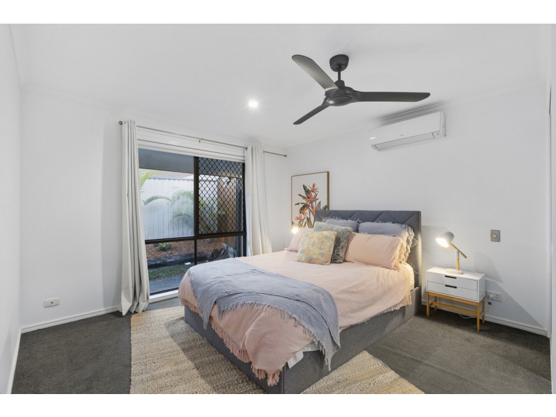 22 Whitian Drive, Carrara QLD 4211