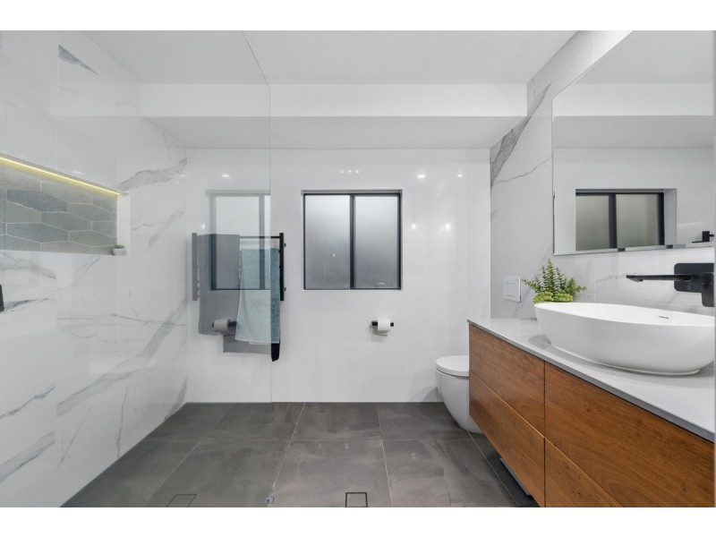 22 Whitian Drive, Carrara QLD 4211