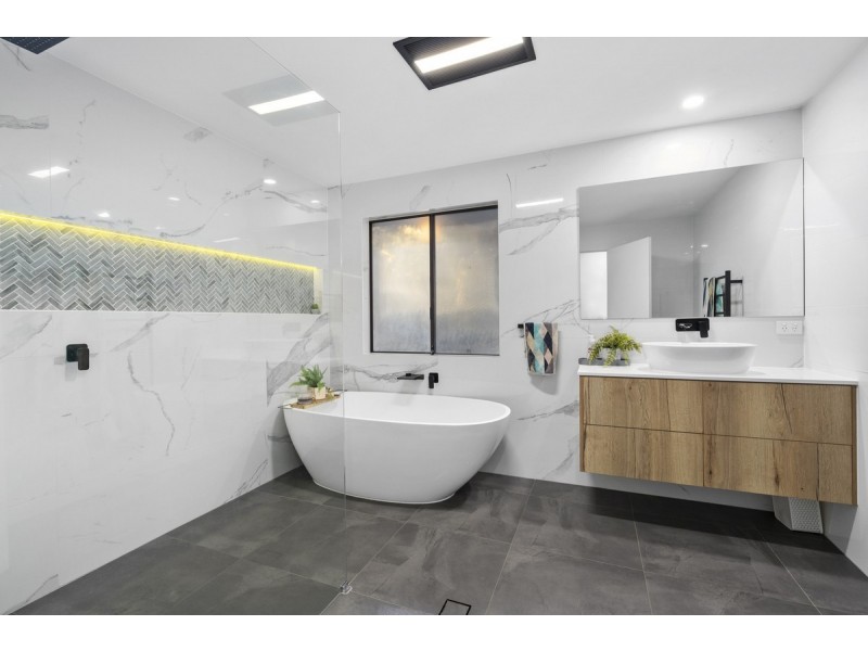 22 Whitian Drive, Carrara QLD 4211