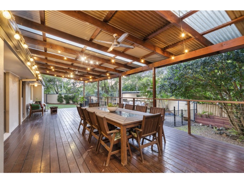 22 Whitian Drive, Carrara QLD 4211