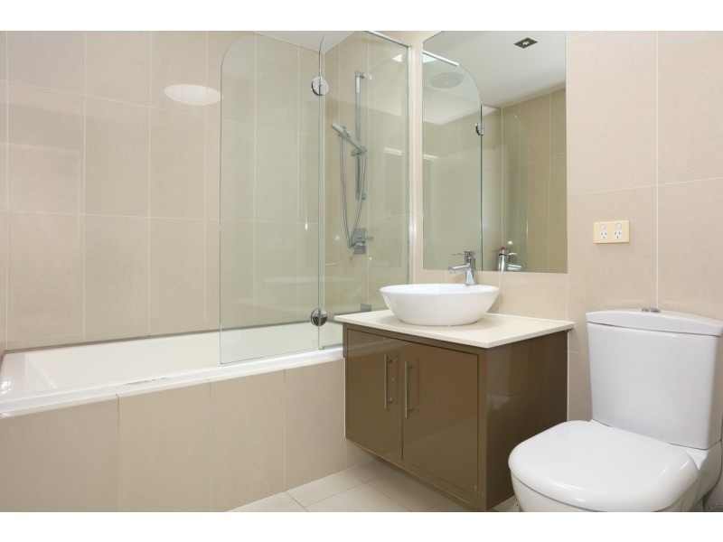 5020a Riverwood Grove, Benowa QLD 4217