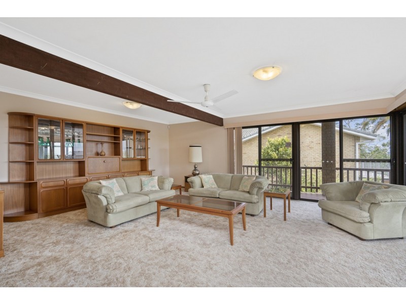 18 Sacha Place, Carrara QLD 4211