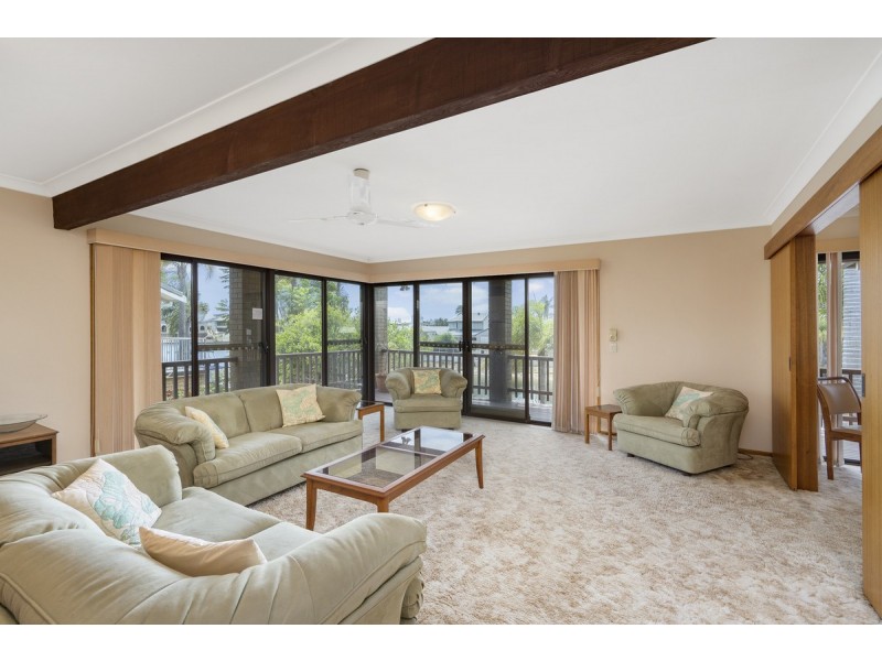 18 Sacha Place, Carrara QLD 4211