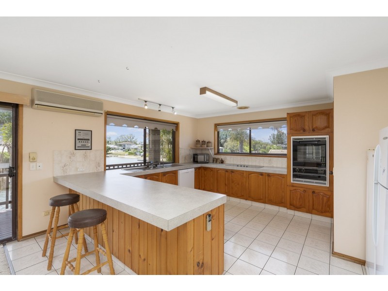 18 Sacha Place, Carrara QLD 4211