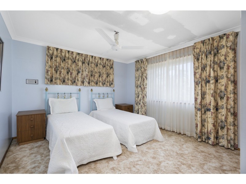 18 Sacha Place, Carrara QLD 4211