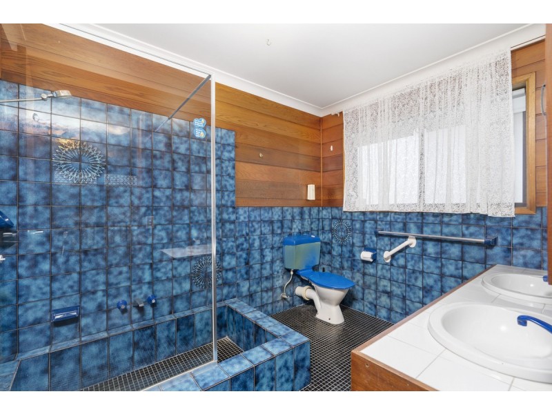 18 Sacha Place, Carrara QLD 4211