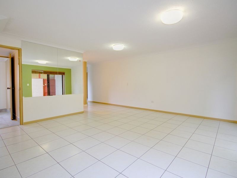 9/1A Mcleod Street, Highland Park QLD 4211