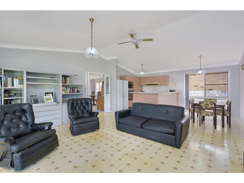 5 Burcott Court, Carrara QLD 4211