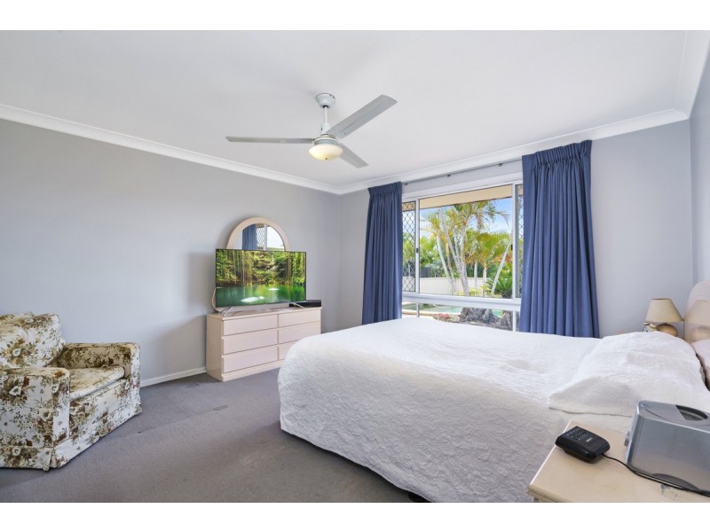 5 Burcott Court, Carrara QLD 4211