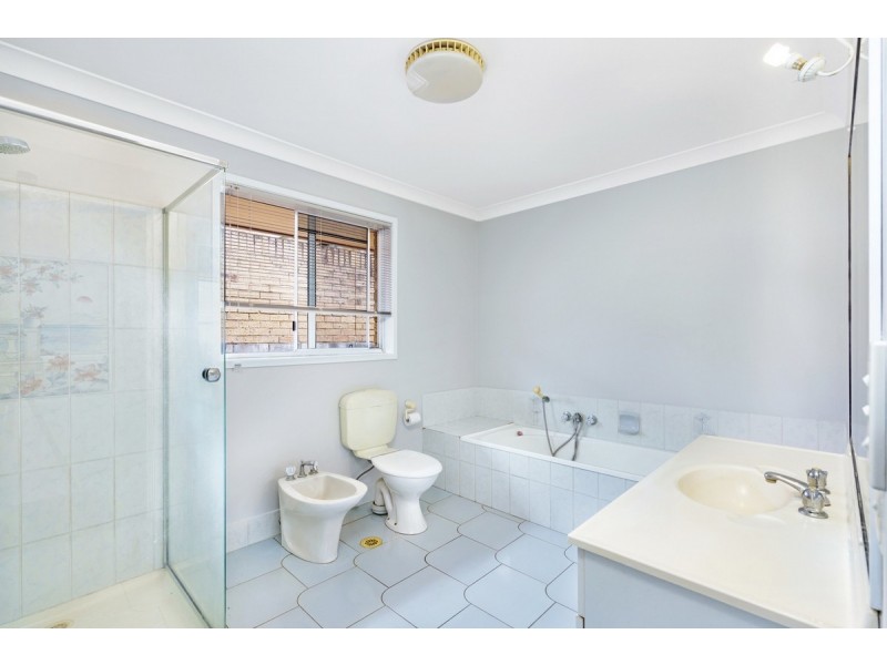 5 Burcott Court, Carrara QLD 4211