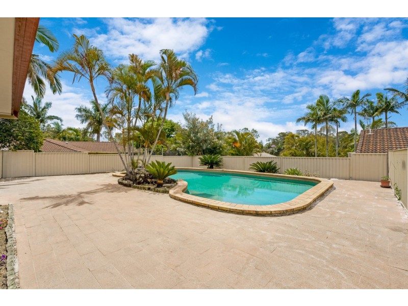 5 Burcott Court, Carrara QLD 4211